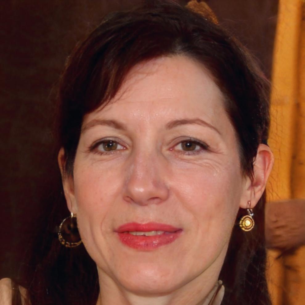 Beatriz Valdivia, Directora de Programas Educativos